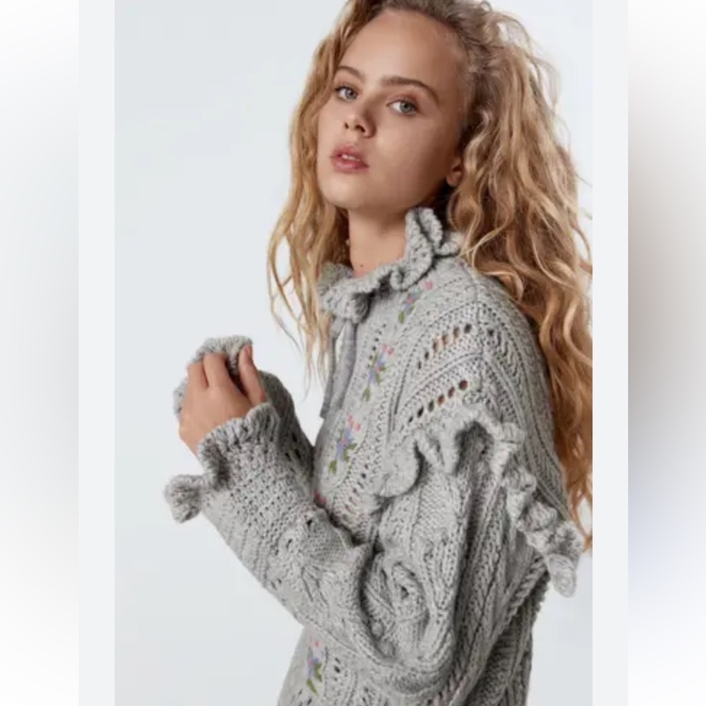 NWT ZARA Gray Embroidered Oversized Sweater Top